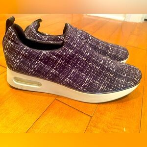 Karl Lagerfeld Paris Camden2 Black and White Slip-On Sneakers Size 9